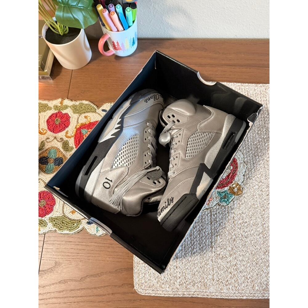 Women's Jordan 5 Retro Wings Medium Grey Black Metallic Silver IO2038 001 - Picture 7 of 9